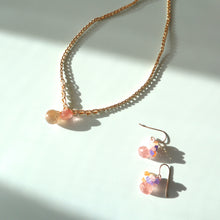 画像をギャラリービューアに読み込む, 極細糸で編んだつぶつぶピアス(ストロベリークォーツ)