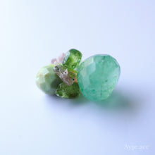 画像をギャラリービューアに読み込む, 極細糸で編んだつぶつぶピアス(グリーンストロベリークォーツ)