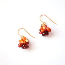 画像をギャラリービューアに読み込む, 極細糸で編んだつぶつぶピアス(ガーネット)