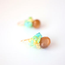 画像をギャラリービューアに読み込む, 極細糸で編んだつぶつぶピアス(ライトブラウンムーンストーン)
