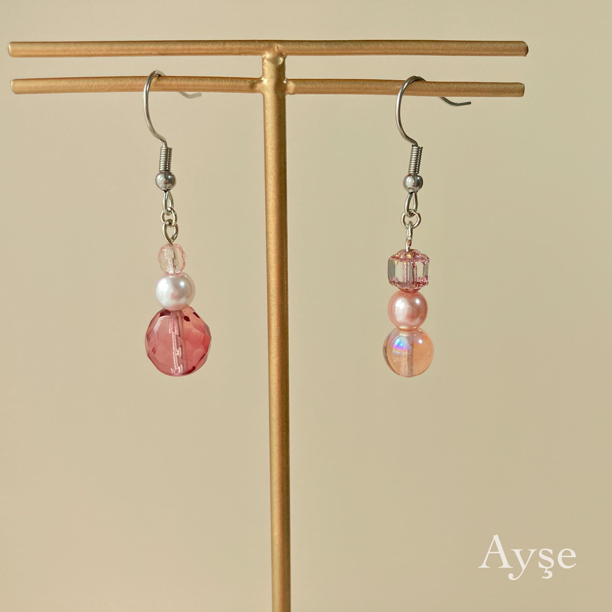 アシンメトリーチェコビーズピアス(pnk) – Ayse.accessory