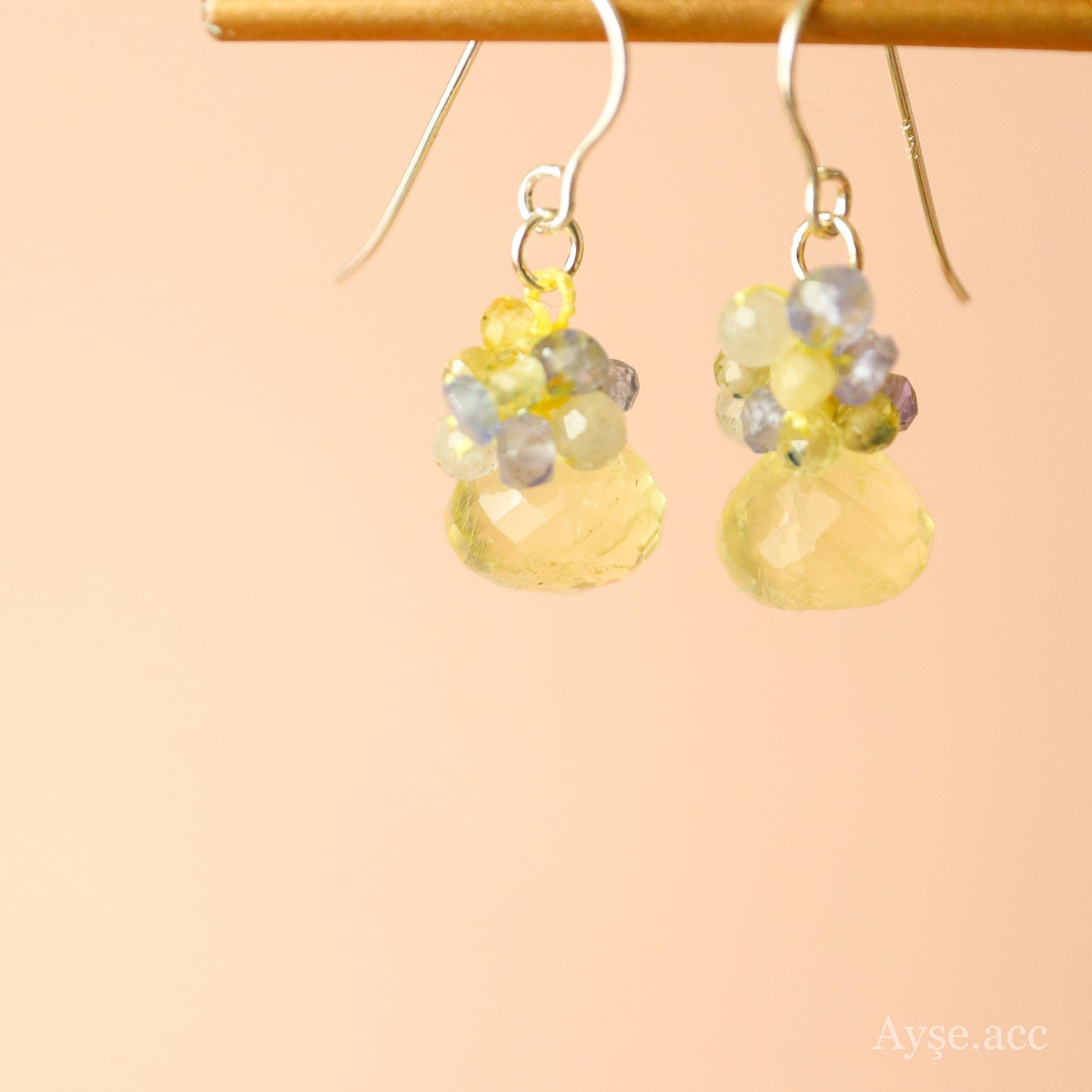 極細糸で編んだつぶつぶピアス(レモンクォーツ)